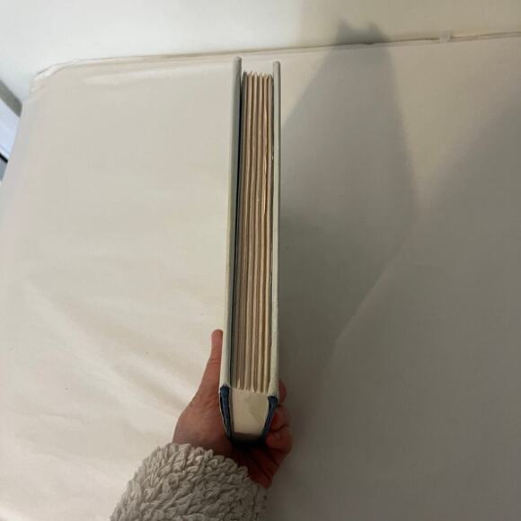 5/ $25  Conversations with God an uncommon dialogue Book 2, hardback book - Picture 6 of 7